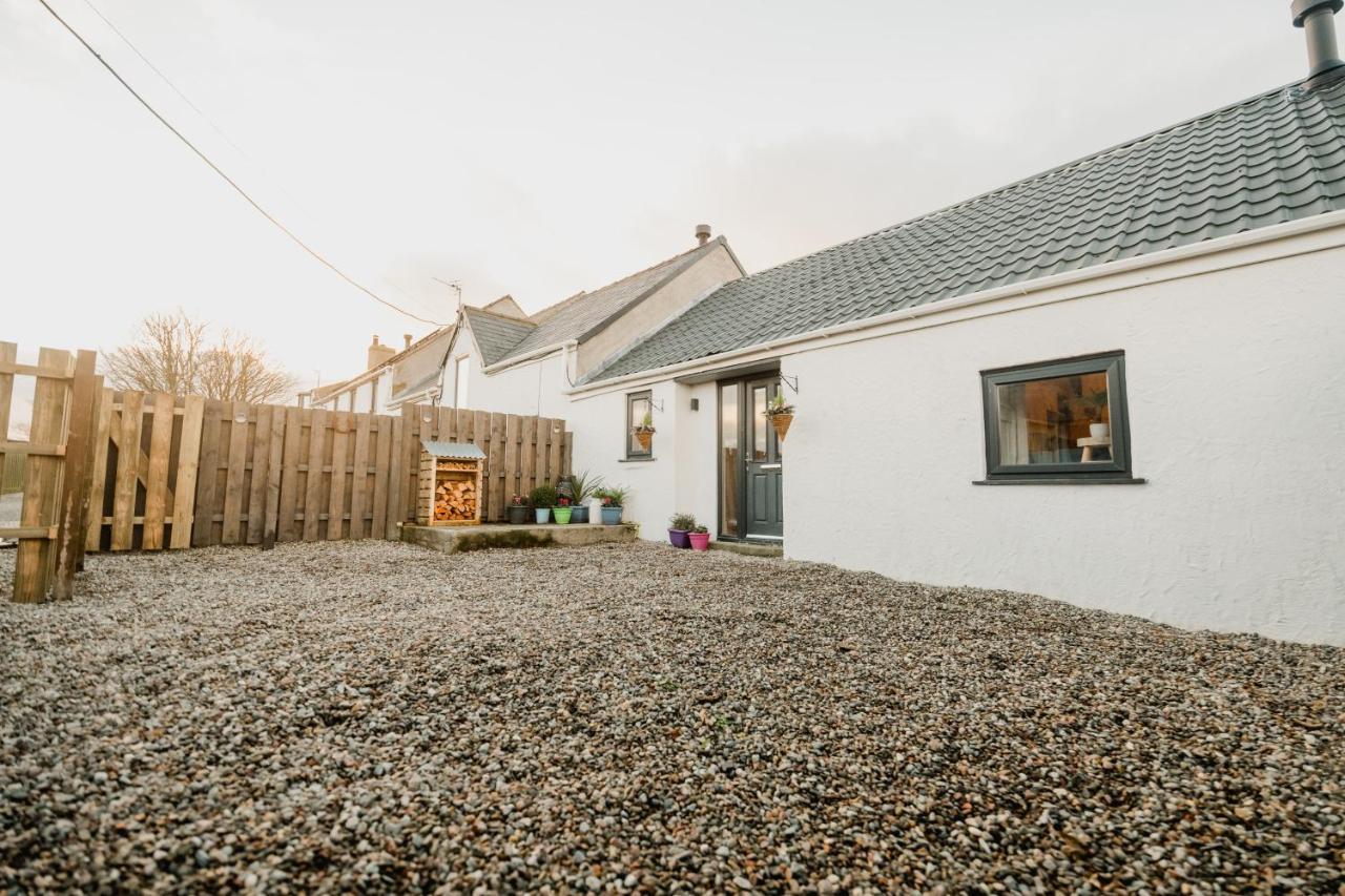 The Cow Shed At Pencraig Villa Holyhead Eksteriør bilde